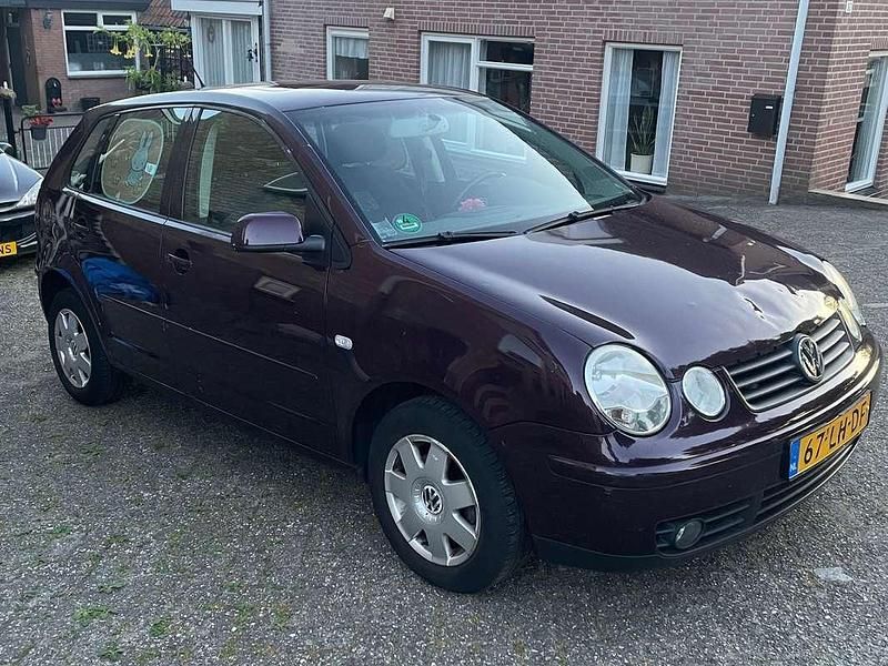 Paars Gebruikt 2003 VW Polo Highline Hatchback | € 1.100 (Goede deal) - Afbeelding 1/4