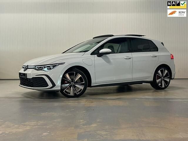 Wit Gebruikt 2020 VW Golf VIII GTE Hatchback | € 25.900 (Iets duurder) - Afbeelding 1/4