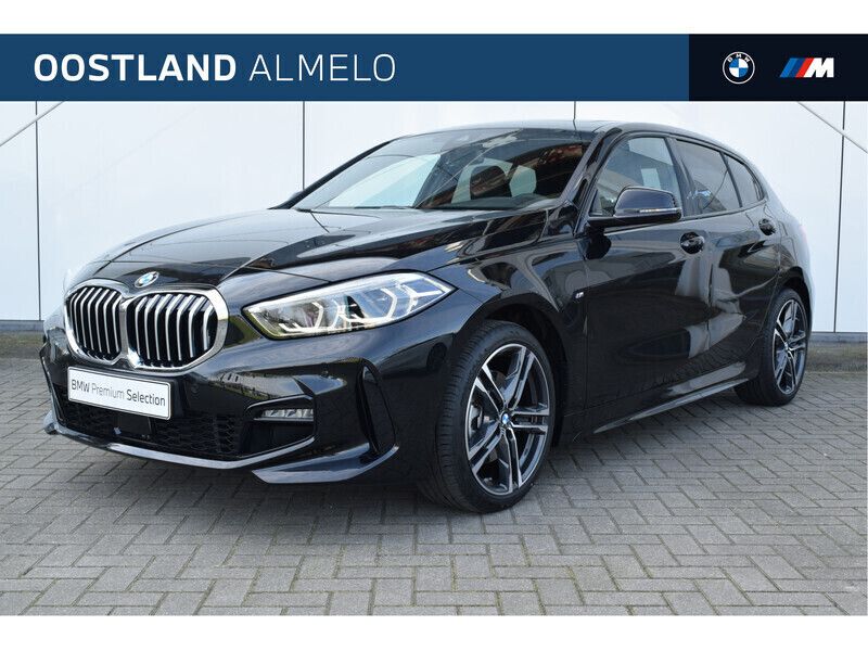 Zwart Gebruikt 2024 BMW 118 Executive Hatchback | € 35.950 (Goede deal) - Afbeelding 1/4