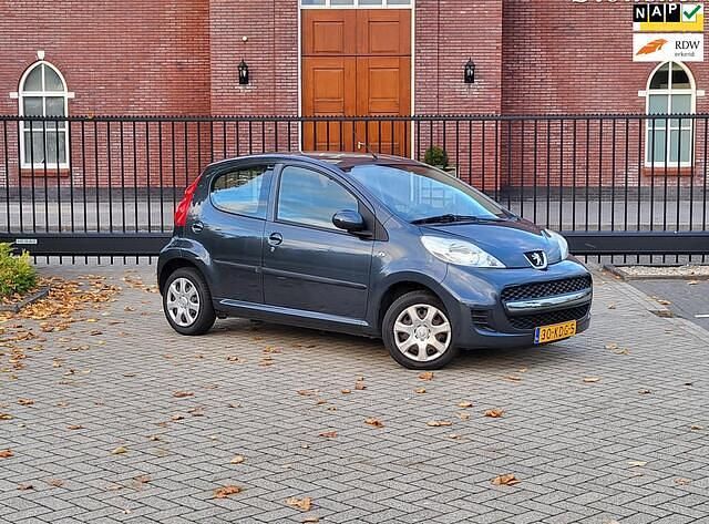 Grijs Gebruikt 2009 Peugeot 107 Hatchback | € 3.350 (Eerlijke prijs) - Afbeelding 1/4