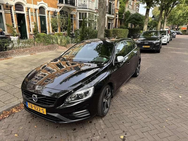 Zwart Gebruikt 2018 Volvo V60 Business Edition Stationwagen | € 20.000 (Super prijs) - Afbeelding 1/4