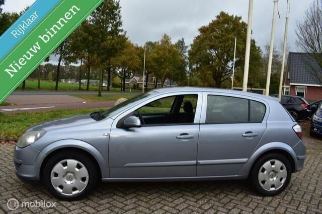 Grijs Gebruikt 2005 Opel Astra Enjoy Hatchback | € 999 (Goede deal) - Afbeelding 1/4