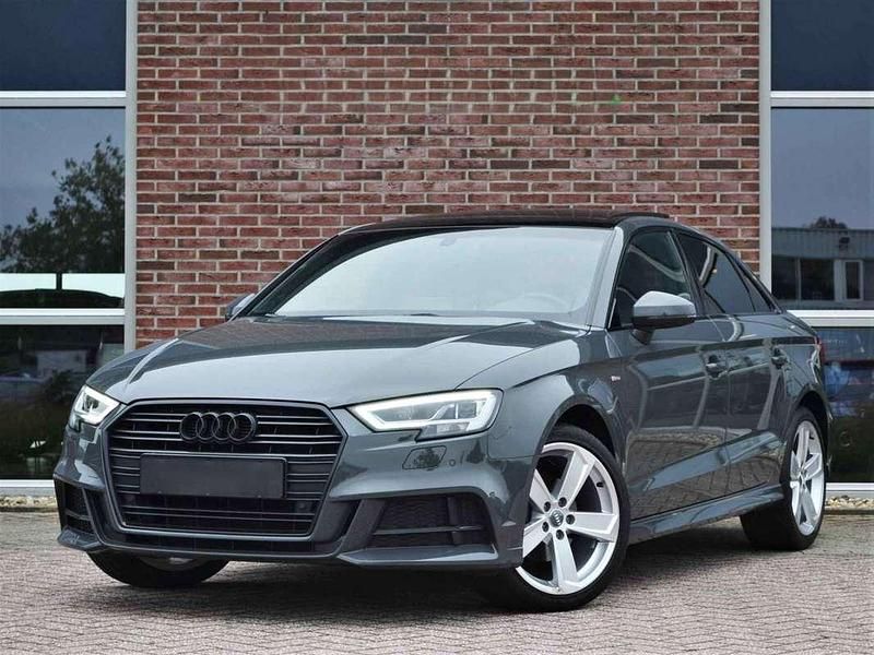 Grijs Gebruikt 2019 Audi A3 S-Line Sedan | € 22.775 (Eerlijke prijs) - Afbeelding 1/4