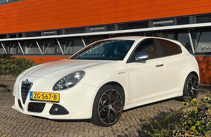 Gebruikt 2012 Alfa Romeo Giulietta | € 6.350 (Eerlijke prijs) - Afbeelding 1/4