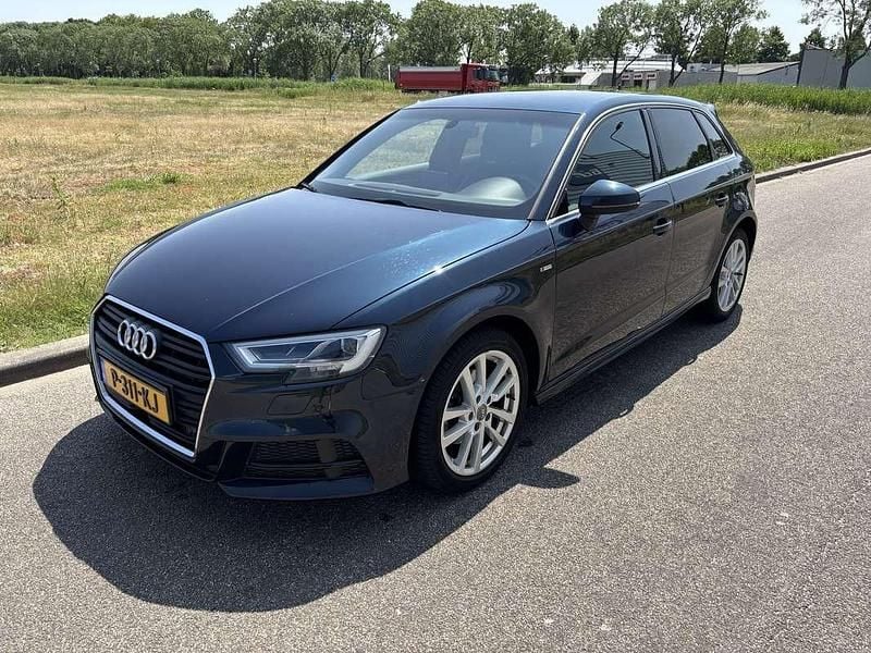 Blauw Gebruikt 2018 Audi A3 Hatchback | € 18.500 (Goede deal) - Afbeelding 1/4