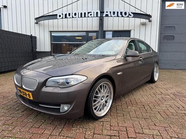Bruin Gebruikt 2011 BMW 550 Executive Sedan | € 12.500 (Super prijs) - Afbeelding 1/4
