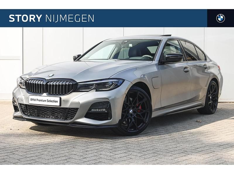 Grijs Gebruikt 2022 BMW 320e Executive Sedan | € 36.950 (Iets duurder) - Afbeelding 1/4