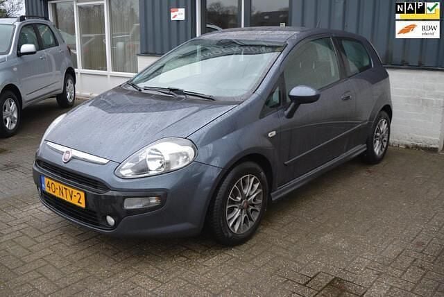 Blauw (metallic) Occasion 2010 Fiat Punto Evo Dynamic Hatchback | € 2.450 (Eerlijke prijs) - Afbeelding 1/4