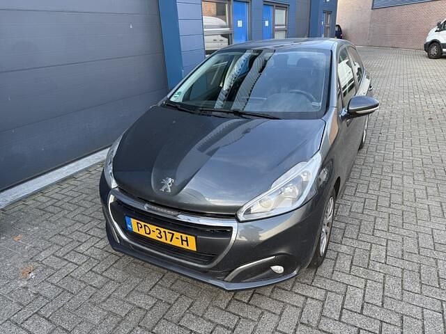 Grijs (metallic) Gebruikt 2017 Peugeot 208 Hatchback | € 3.495 (Super prijs) - Afbeelding 1/4