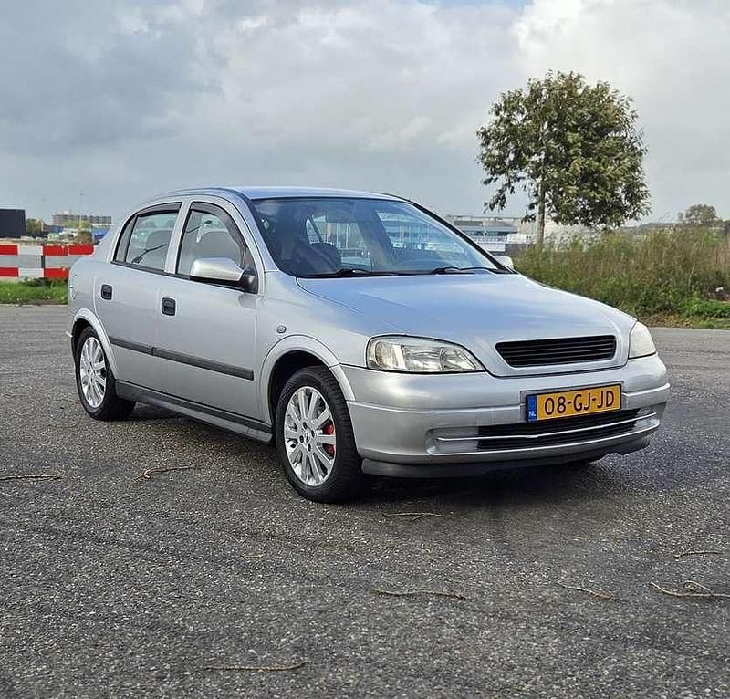 Occasion Opel Astra 101 PK (74 kW) 2000 Zilver Hatchback
