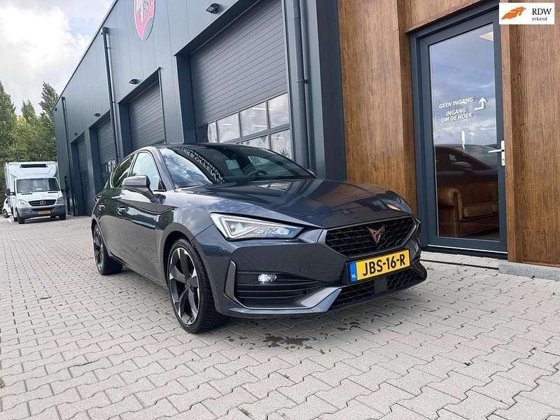 Grijs Gebruikt 2023 Cupra Leon VZ Hatchback | € 27.250 (Eerlijke prijs) - Afbeelding 1/4
