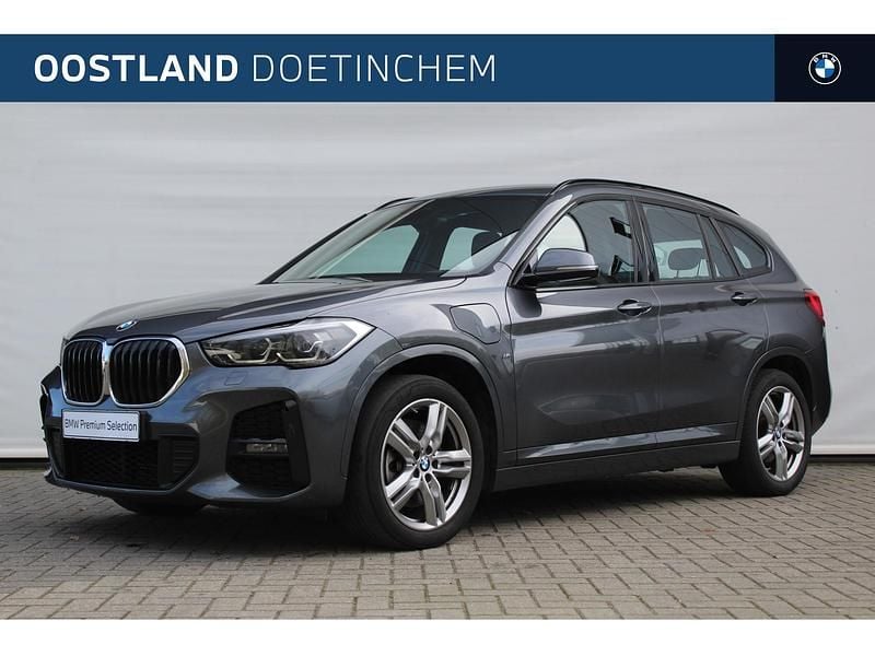Grijs Gebruikt 2021 BMW X1 Executive SUV | € 29.750 (Eerlijke prijs) - Afbeelding 1/3