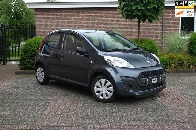 Grijs Gebruikt 2014 Peugeot 107 Access Hatchback | € 4.950 (Iets duurder) - Afbeelding 1/4