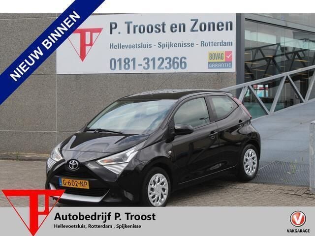 Zwart Gebruikt 2019 Toyota Aygo X-play Hatchback | € 9.950 (Eerlijke prijs) - Afbeelding 1/4