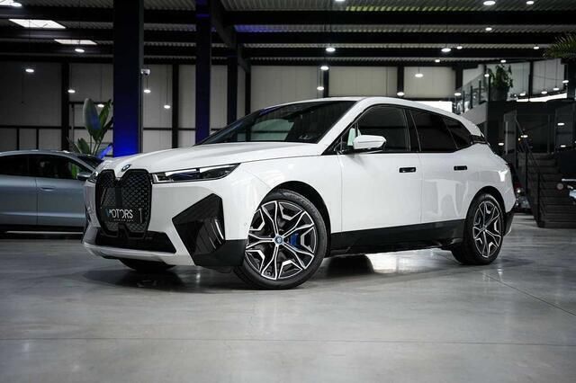 Wit Gebruikt 2021 BMW iX SUV | € 45.995 (Eerlijke prijs) - Afbeelding 1/4