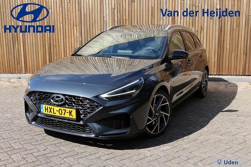 Dark knight (grijs parelmoer) Occasion 2023 Hyundai i30 N Line Stationwagen | € 25.880 (Eerlijke prijs) - Afbeelding 1/4