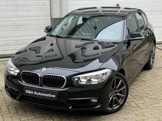 Zwart Gebruikt 2017 BMW 118 Comfort Edition Hatchback | € 16.000 (Goede deal) - Afbeelding 1/4