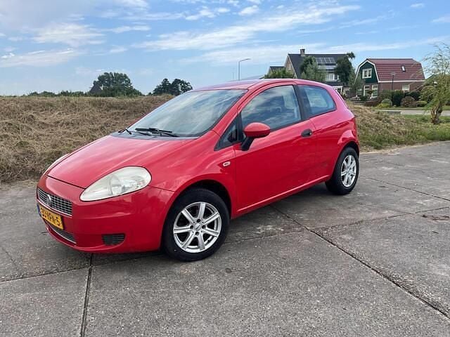 Rood Gebruikt 2008 Fiat Grande Punto Active Hatchback | € 1.175 (Eerlijke prijs) - Afbeelding 1/4