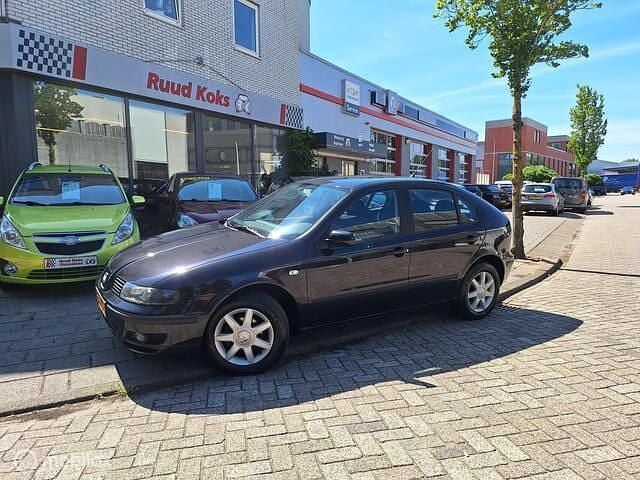 Zwart Gebruikt 2003 Seat Leon Stella Hatchback | € 2.250 (Eerlijke prijs) - Afbeelding 1/4