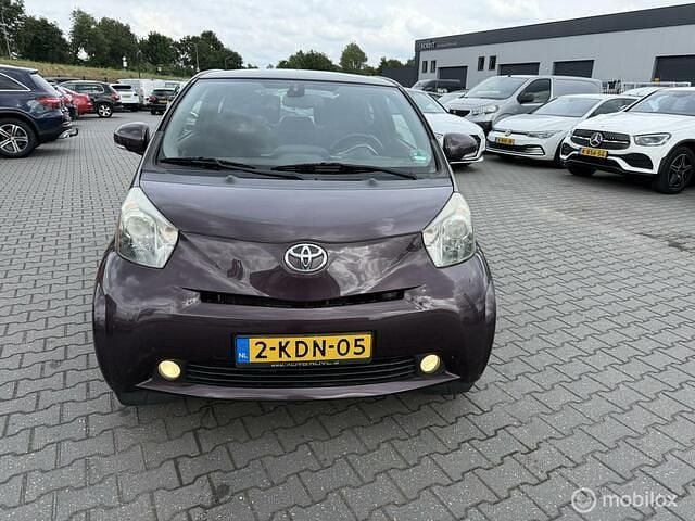 Paars Gebruikt 2009 Toyota iQ Comfort Hatchback | € 3.999 (Eerlijke prijs) - Afbeelding 1/4