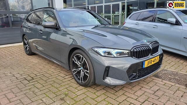 Grijs Gebruikt 2023 BMW 318 Executive Stationwagen | € 39.950 (Eerlijke prijs) - Afbeelding 1/4