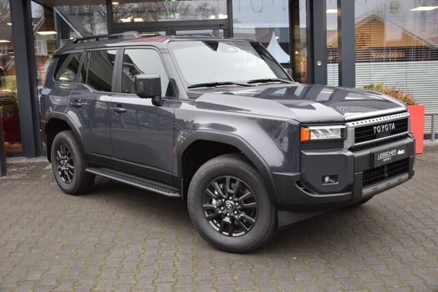 Grijs Nieuw 2024 Toyota Land Cruiser TX SUV | € 77.188 (Iets duurder) - Afbeelding 1/4