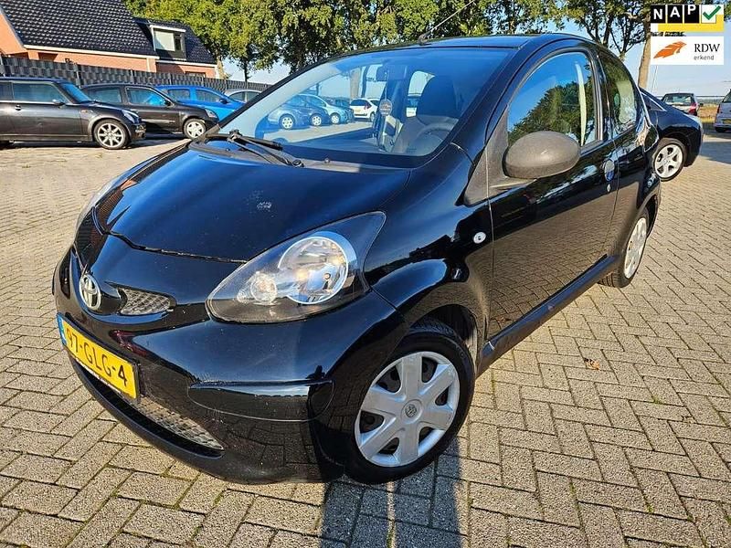 Zwart Gebruikt 2008 Toyota Aygo Hatchback | € 1.350 (Eerlijke prijs) - Afbeelding 1/4