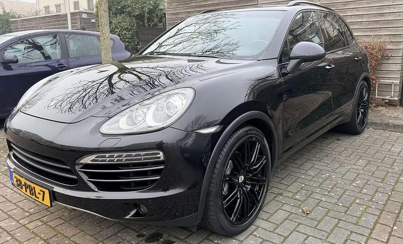 Zwart Gebruikt 2011 Porsche Cayenne SUV | € 16.499 (Goede deal) - Afbeelding 1/4