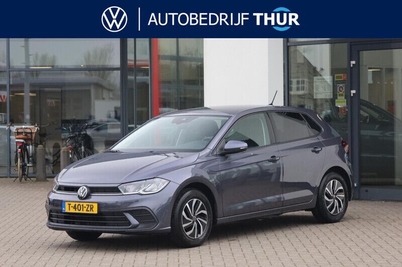Grijs, metallic lak Gebruikt 2023 VW Polo Pro Hatchback | € 22.950 (Eerlijke prijs) - Afbeelding 1/4
