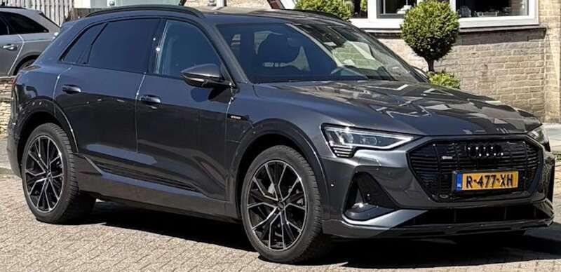 Grijs Gebruikt 2022 Audi e-tron SUV | € 52.400 - Afbeelding 1/3