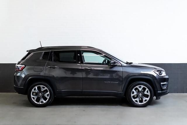 Occasion Jeep Compass Limited 140 PK (102 kW) 2019 Grijs (metallic) SUV