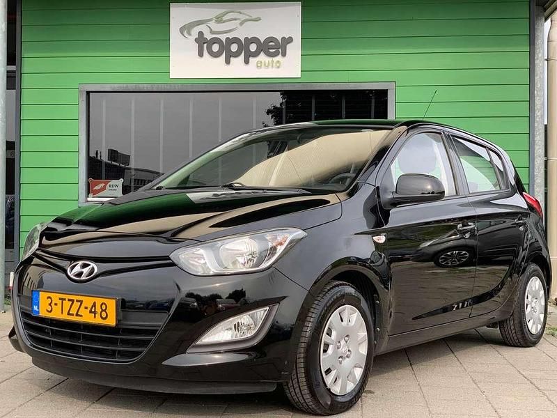 Zwart, metallic lak Gebruikt 2012 Hyundai i20 Hatchback | € 4.445 (Eerlijke prijs) - Afbeelding 1/4