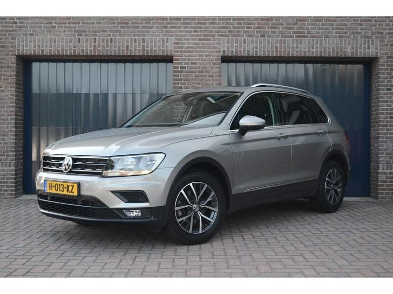 Grijs Gebruikt 2020 VW Tiguan Comfortline SUV | € 21.950 (Eerlijke prijs) - Afbeelding 1/4
