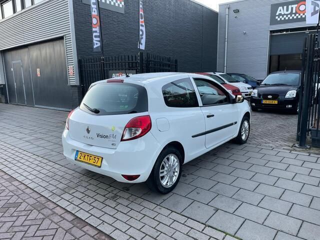 Occasion Renault Clio II 75 PK (55 kW) 2011 Wit, metallic lak Hatchback