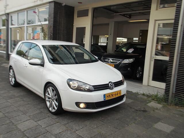 Wit Gebruikt 2011 VW Golf VI Highline Hatchback | € 9.450 (Eerlijke prijs) - Afbeelding 1/4