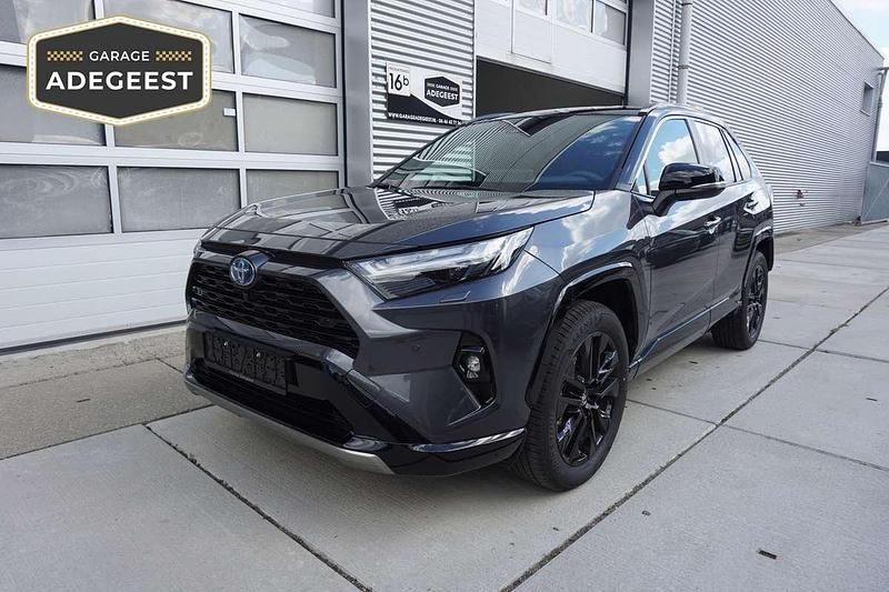 Grijs Gebruikt 2025 Toyota RAV4 Hybrid Plus SUV | € 54.950 (Iets duurder) - Afbeelding 1/4