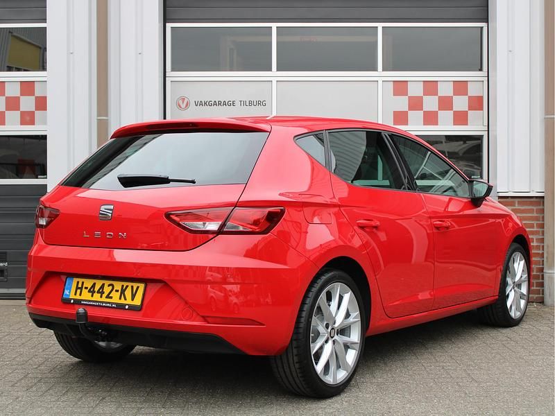 Occasion Seat Leon Style 150 PK (110 kW) 2020 Rood Hatchback