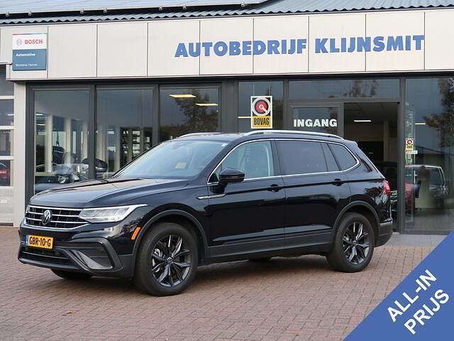 Zwart Gebruikt 2023 VW Tiguan Allspace Life SUV | € 37.650 - Afbeelding 1/4