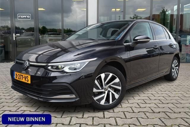 Zwart Gebruikt 2020 VW Golf VIII Style Hatchback | € 22.900 (Eerlijke prijs) - Afbeelding 1/4