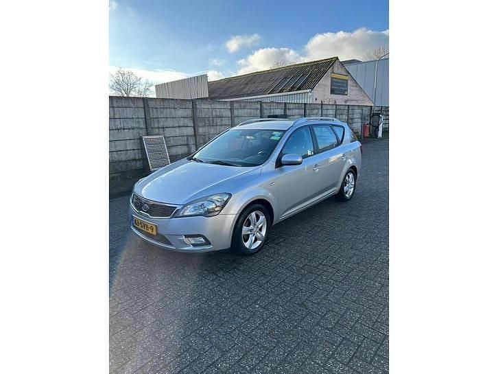 Grijs Occasion 2012 Kia Ceed Plus Hatchback | € 3.850 (Goede deal) - Afbeelding 1/4