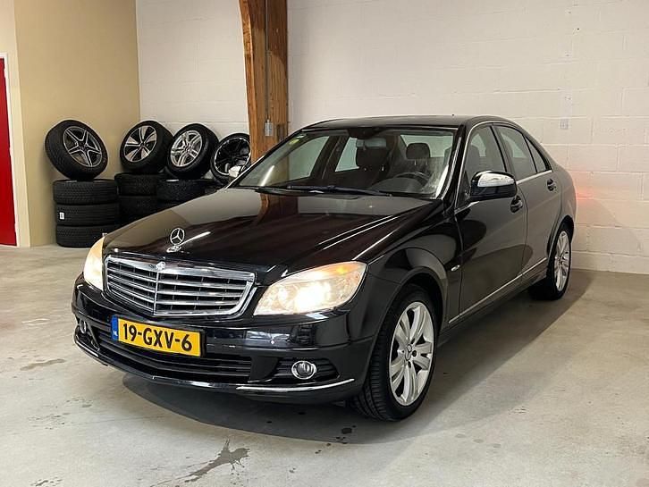 Zwart Occasion 2008 Mercedes C180 Elegance Sedan | € 4.995 (Goede deal) - Afbeelding 1/4