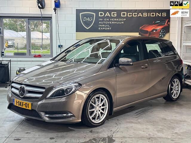 Grijs Gebruikt 2013 Mercedes B250 Ambition MPV | € 12.950 - Afbeelding 1/4