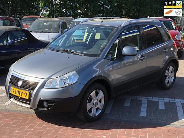 Grijs Gebruikt 2009 Fiat Sedici Emotion SUV | € 6.450 (Eerlijke prijs) - Afbeelding 1/4