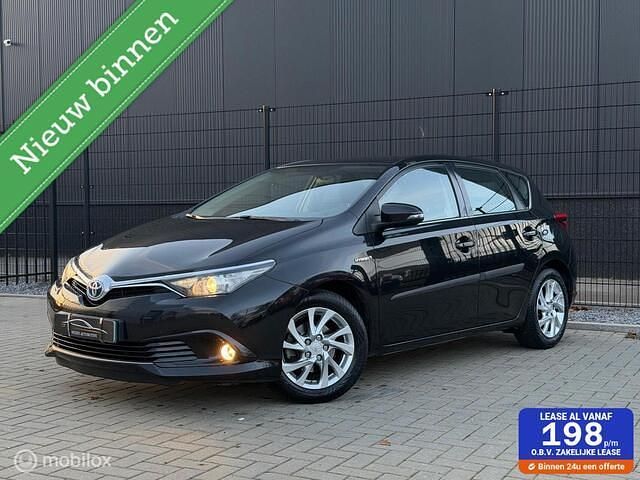 Zwart Occasion 2016 Toyota Auris Executive Hatchback | € 11.999 (Eerlijke prijs) - Afbeelding 1/4