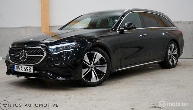 Zwart Occasion 2024 Mercedes 300 AMG line Stationwagen | € 64.950 (Duur) - Afbeelding 1/4