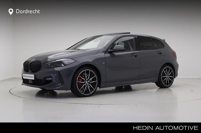 Zilver Gebruikt 2025 BMW 120 Comfort Edition Hatchback | € 54.895 - Afbeelding 1/4