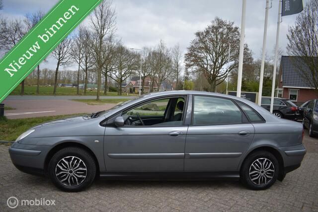 Grijs Gebruikt 2004 Citroën C5 Hatchback | € 999 (Eerlijke prijs) - Afbeelding 1/4