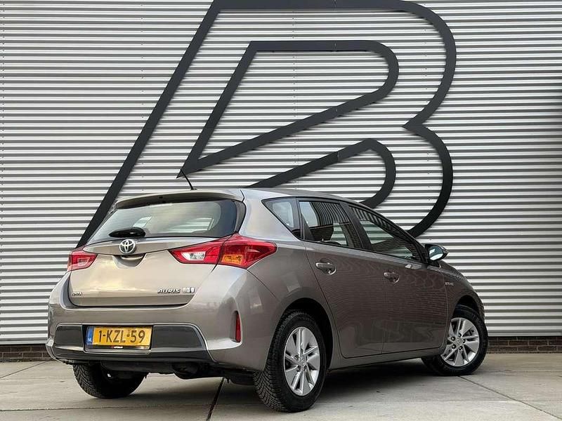 Occasion Toyota Auris Hybrid 136 PK (100 kW) 2013 Bruin Hatchback
