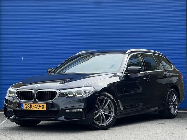 Zwart Gebruikt 2018 BMW 520 M Sport Stationwagen | € 24.495 (Eerlijke prijs) - Afbeelding 1/4
