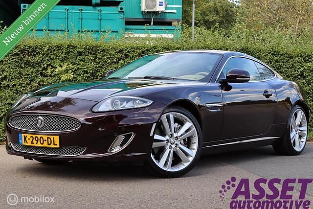 Paars Gebruikt 2013 Jaguar XK Coupé | € 39.995 (Eerlijke prijs) - Afbeelding 1/4